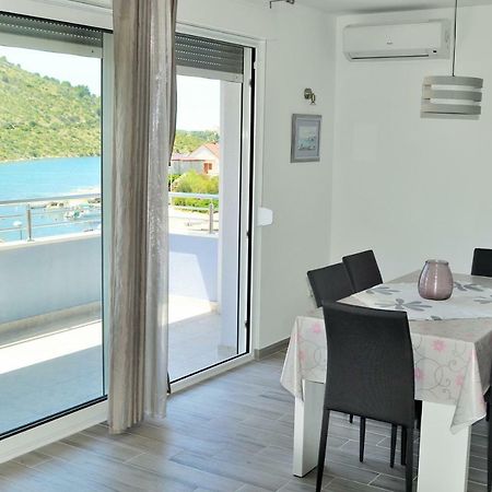 Apartments Zora Rogoznica  Luaran gambar