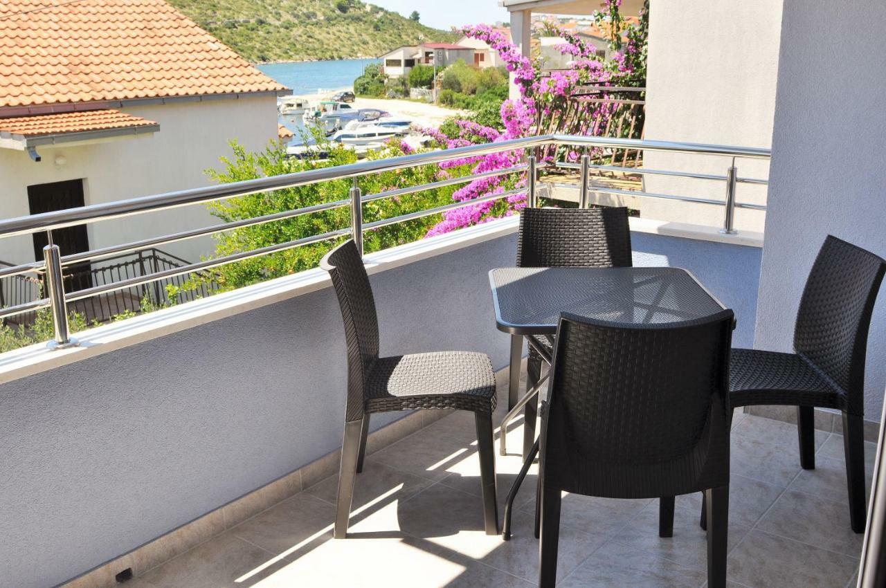 Apartments Zora Rogoznica  Luaran gambar