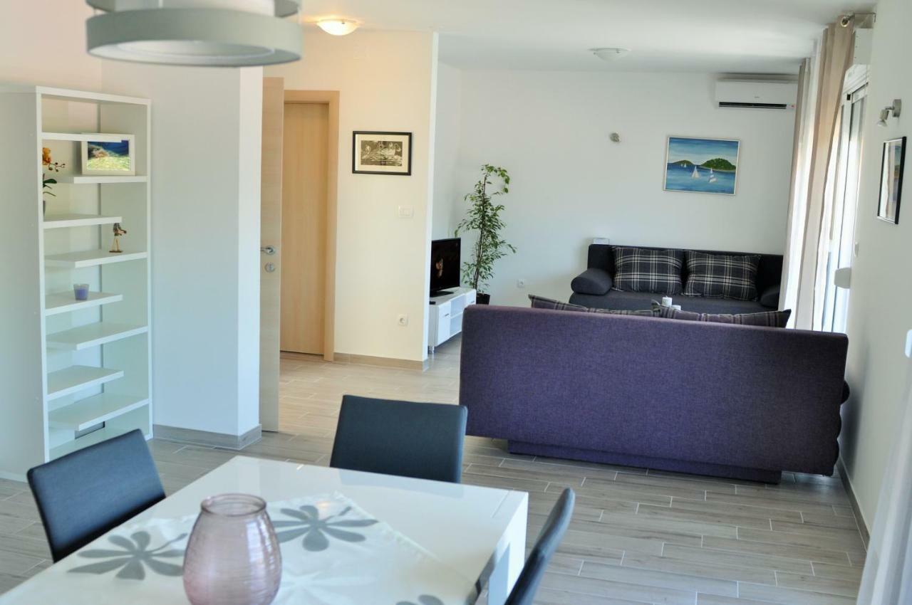 Apartments Zora Rogoznica  Luaran gambar