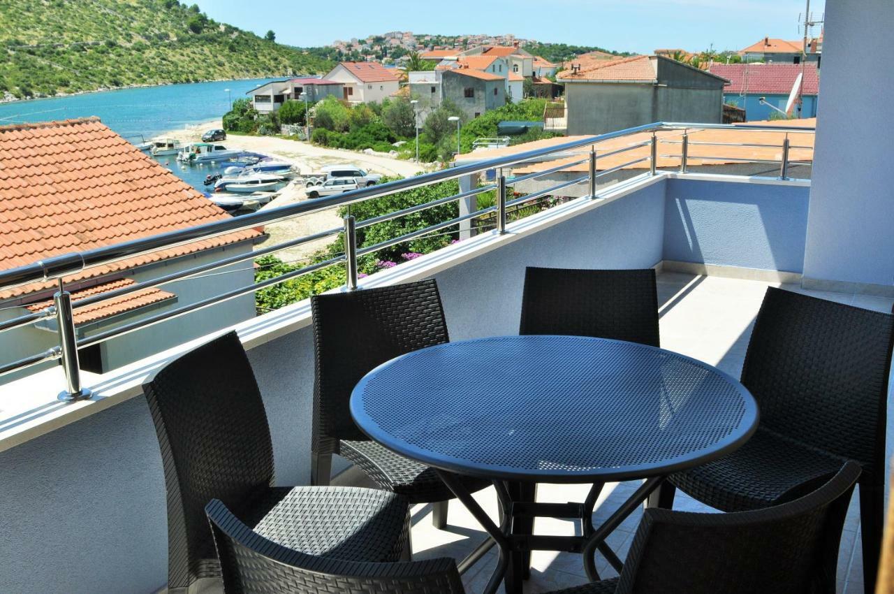 Apartments Zora Rogoznica  Luaran gambar