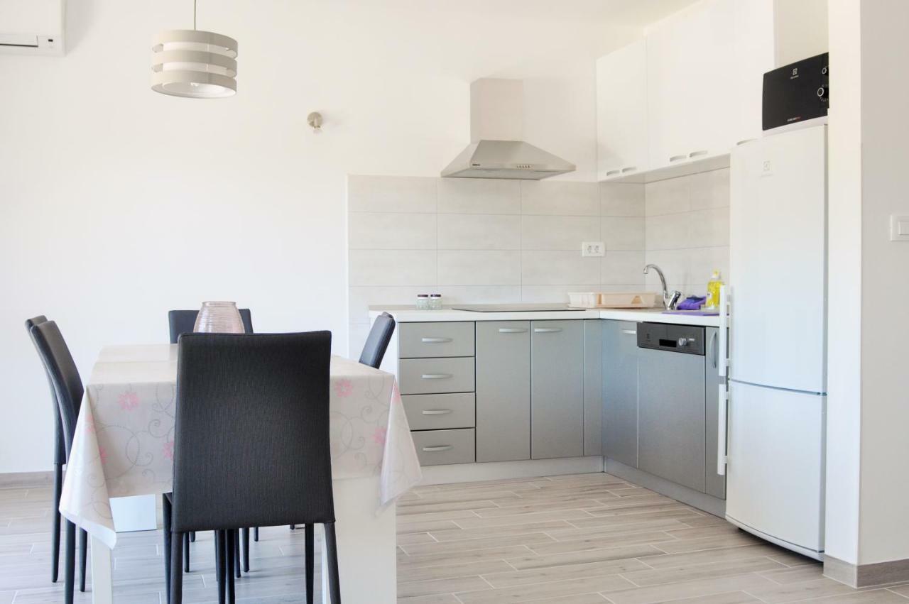 Apartments Zora Rogoznica  Luaran gambar