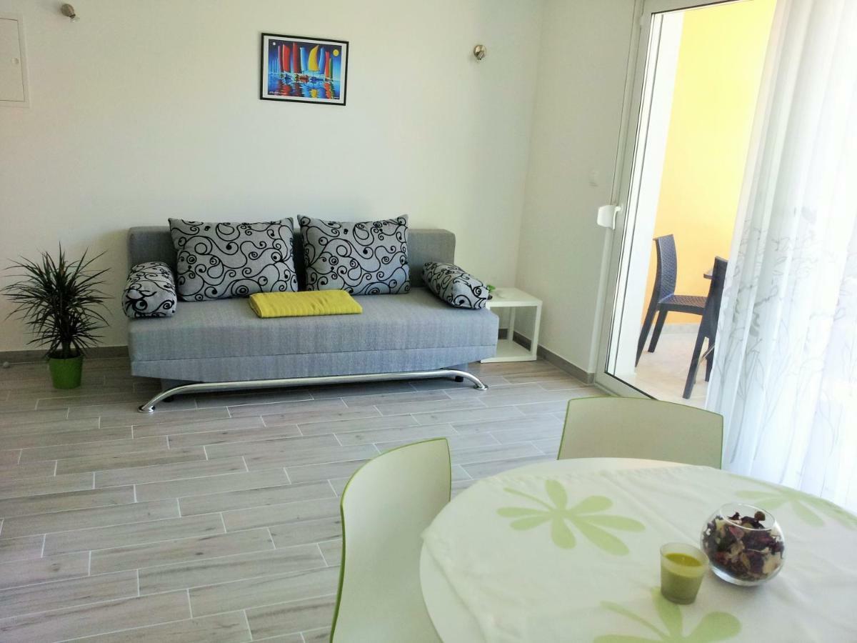 Apartments Zora Rogoznica  Luaran gambar