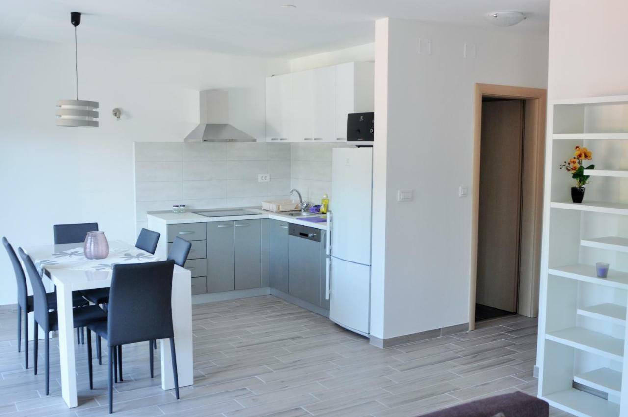Apartments Zora Rogoznica  Luaran gambar
