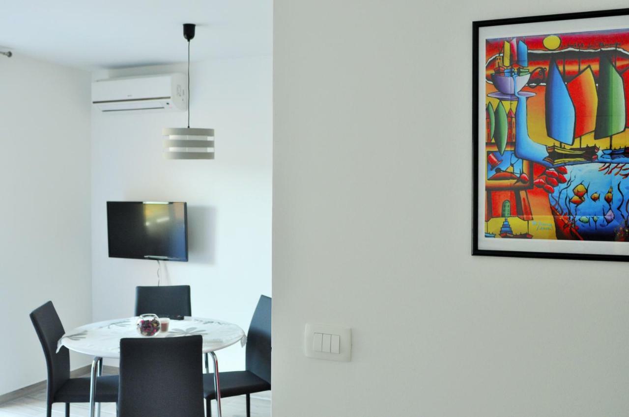 Apartments Zora Rogoznica  Luaran gambar