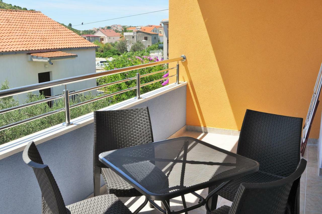 Apartments Zora Rogoznica  Luaran gambar